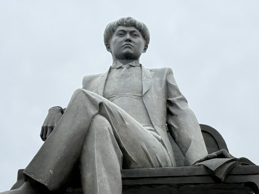 Памятник Магжану Жумабаеву